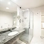 Phi Cavalieri 4*