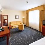 Phi Cavalieri 4*