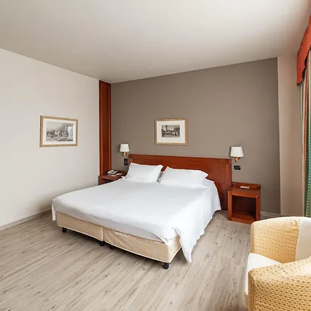 Phi Cavalieri 4* Bra