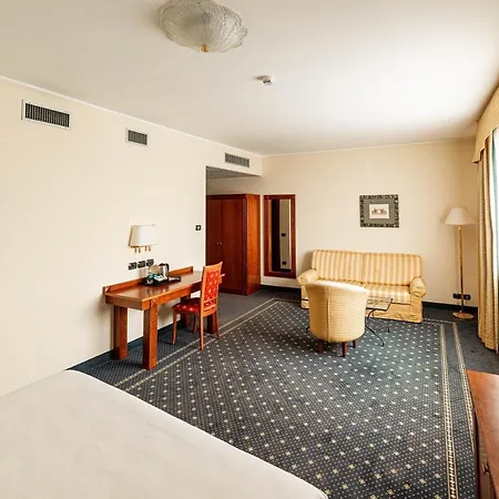 Phi Cavalieri Otel 4*