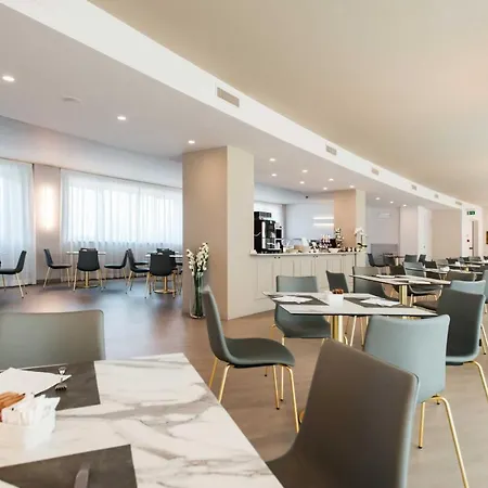 Phi Cavalieri 4*