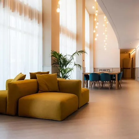 Phi Cavalieri 4*