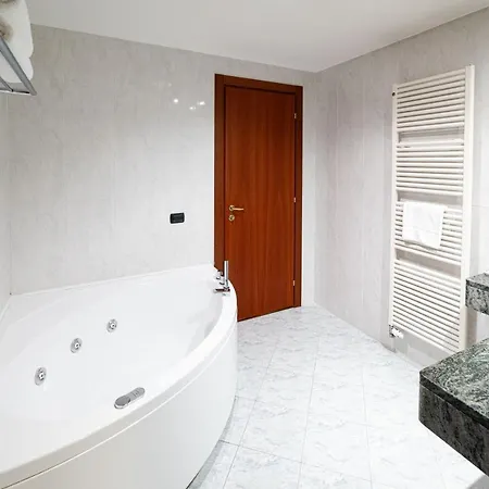 Phi Cavalieri Otel 4*