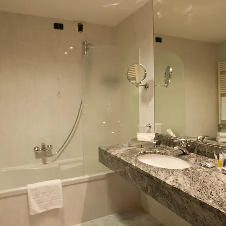 Phi Cavalieri 4*
