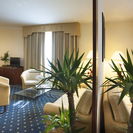 Phi Cavalieri 4*