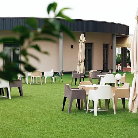 Phi Cavalieri 4*