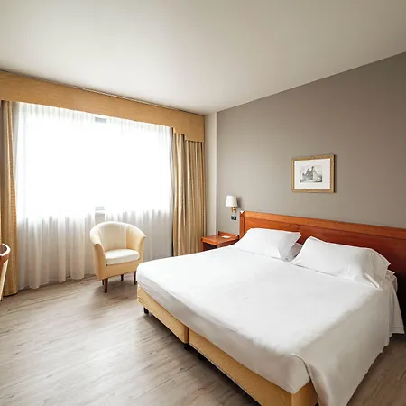Phi Cavalieri فندق برا