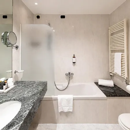 Phi Cavalieri 4*
