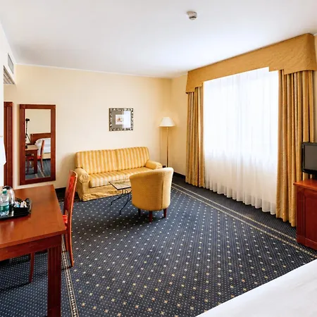 Phi Cavalieri 4*