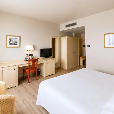 Phi Cavalieri 4*