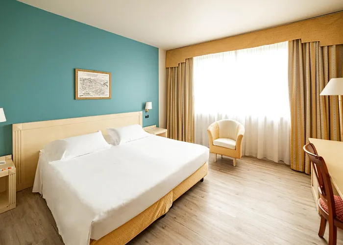 Phi Cavalieri فندق برا