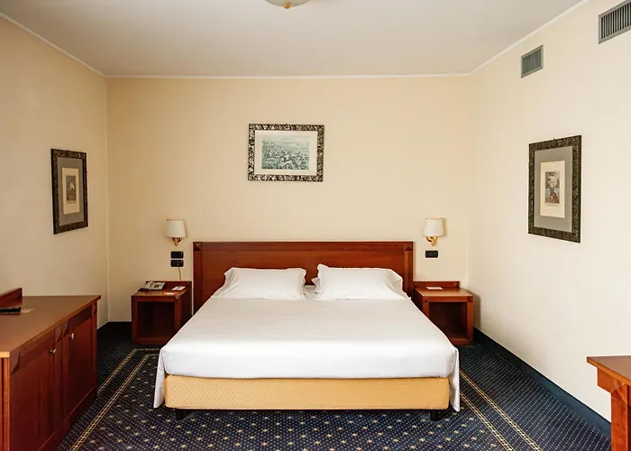 Phi Cavalieri Hotell 4*