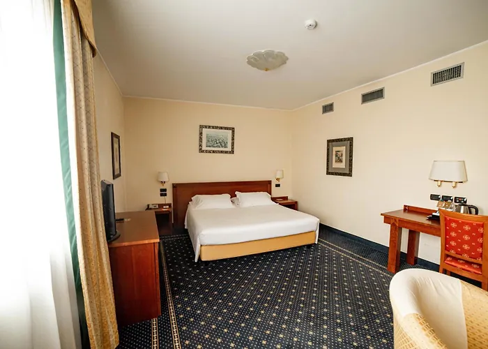 Phi Cavalieri فندق 4*