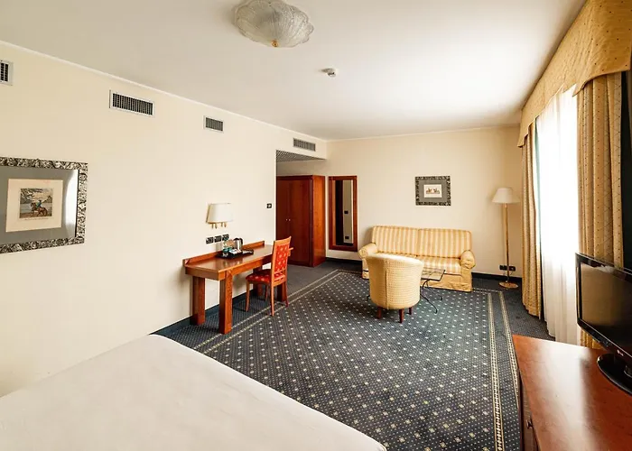 Phi Cavalieri فندق 4*