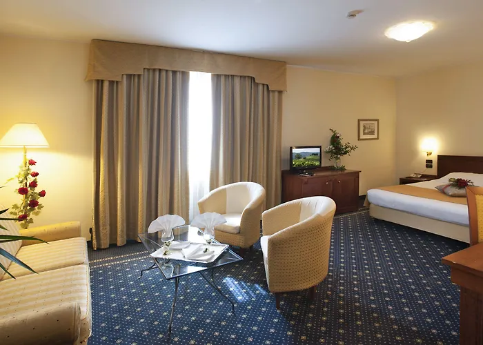 فندق Phi Cavalieri برا