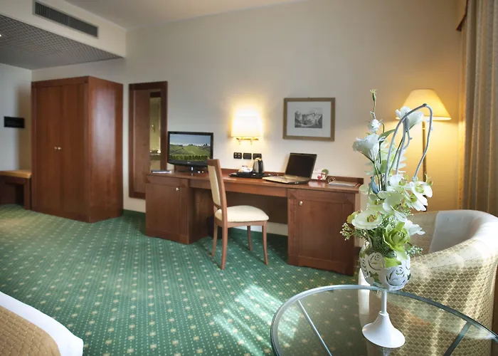 فندق Phi Cavalieri برا