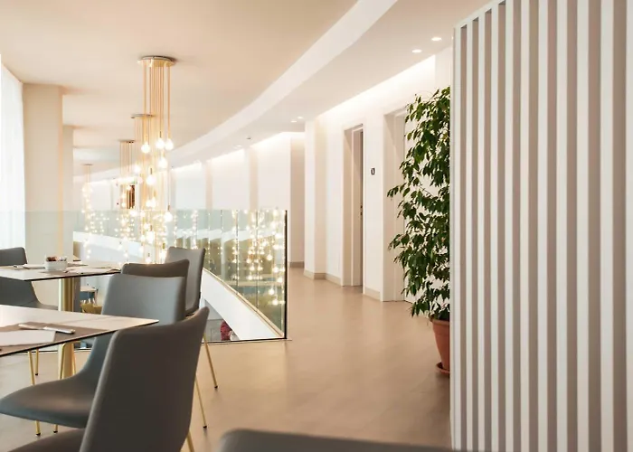 Phi Cavalieri 4*
