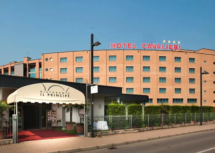 Phi Cavalieri فندق