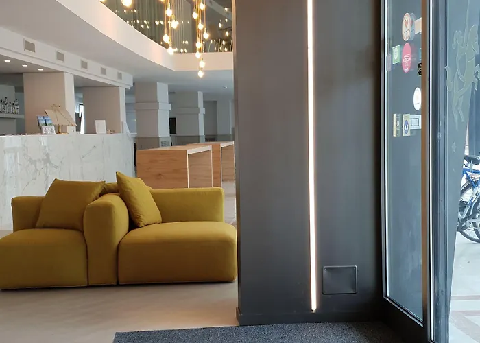 Phi Cavalieri 4*