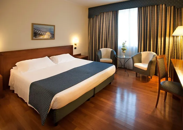 Phi Cavalieri فندق برا