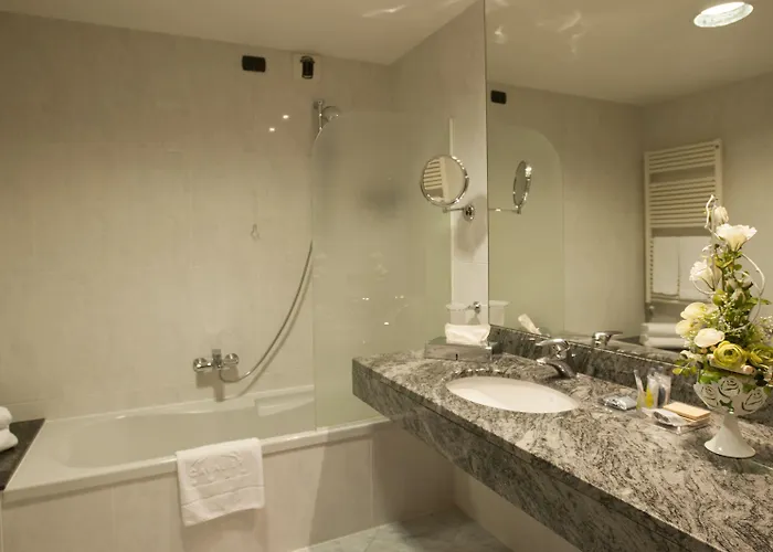 Phi Cavalieri فندق برا