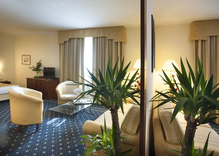 Phi Cavalieri 4*