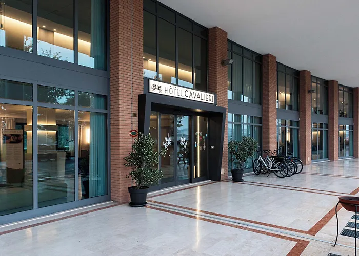 Phi Cavalieri 4*
