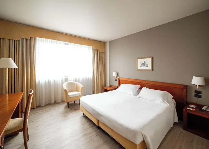 Phi Cavalieri فندق برا