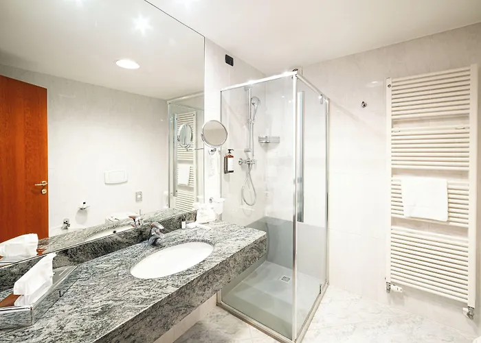 Phi Cavalieri 4*